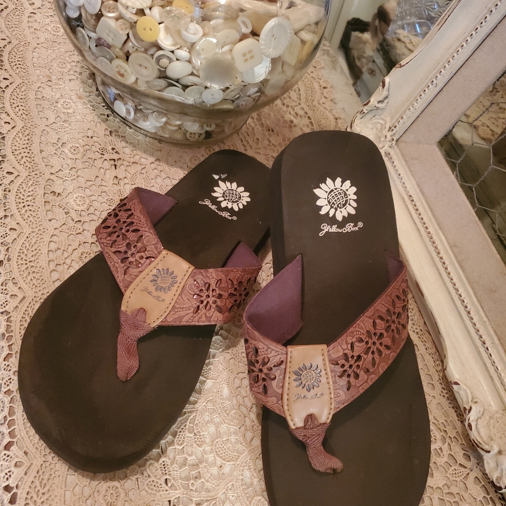 Yellow box flip/flop sandles